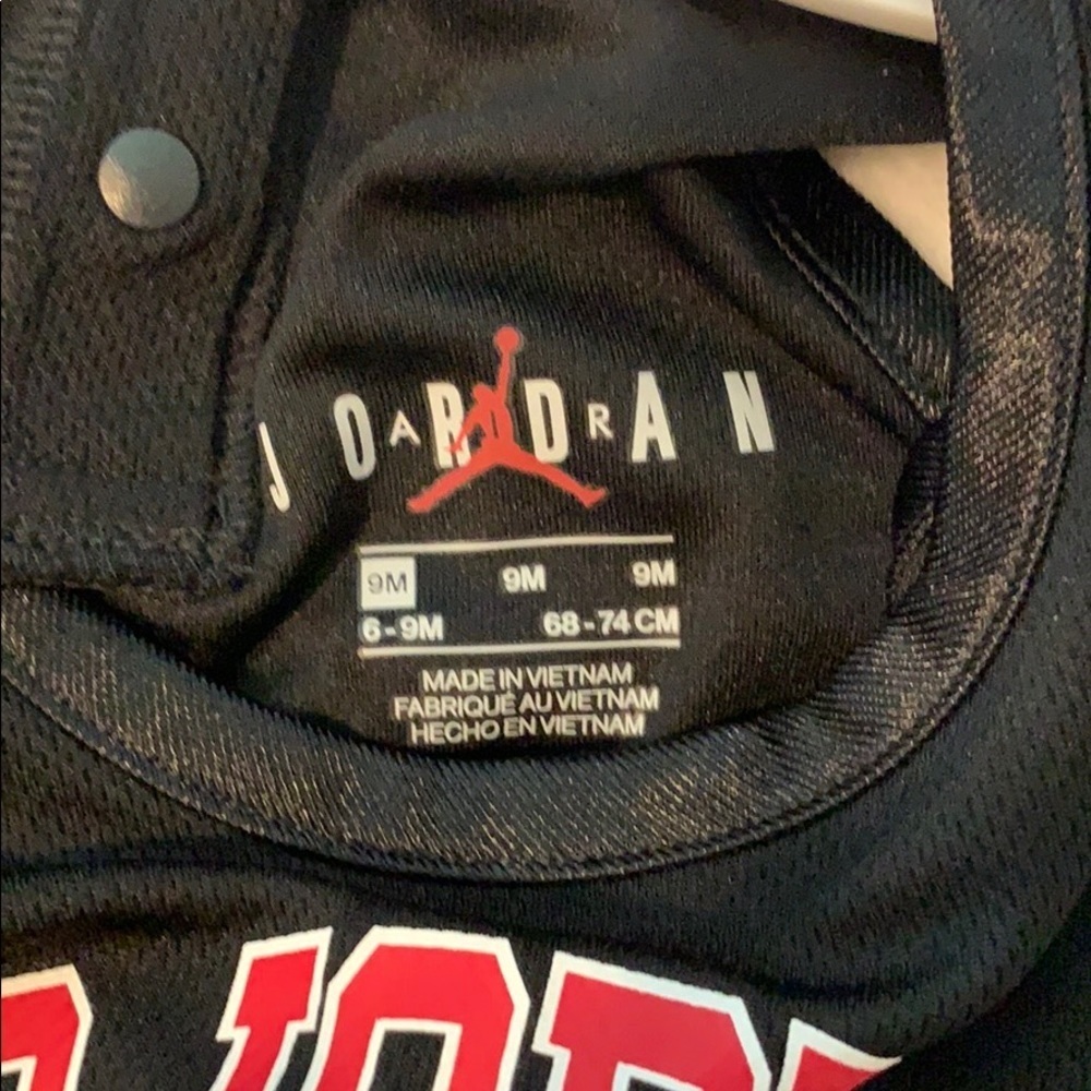 ⭐️HP⭐️ [ Air Jordan ] Black & Red Onesie 23 NWT - Picture 7 of 7